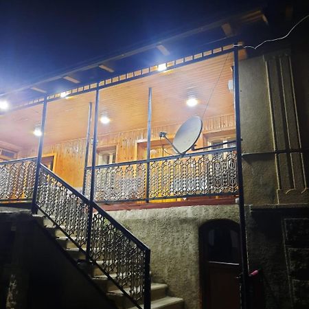 Guesthouse "Megi" Mestia Bagian luar foto