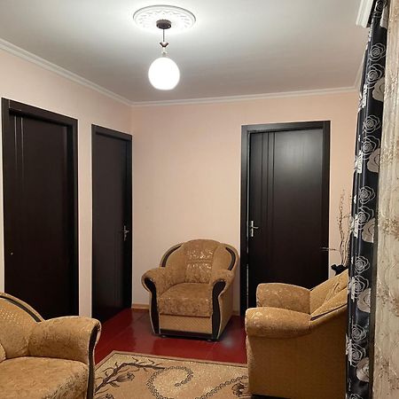 Guesthouse "Megi" Mestia Bagian luar foto