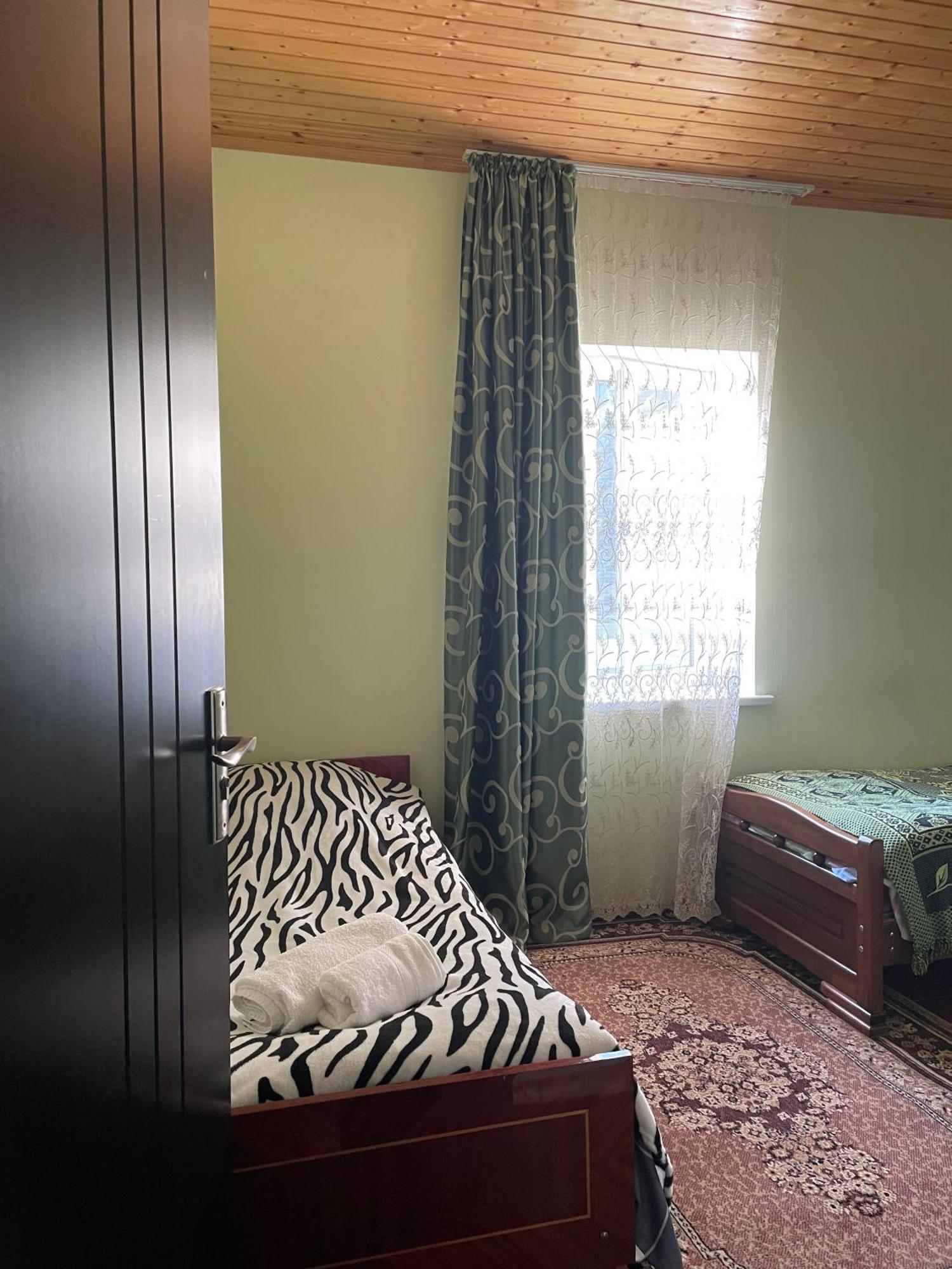 Guesthouse "Megi" Mestia Bagian luar foto
