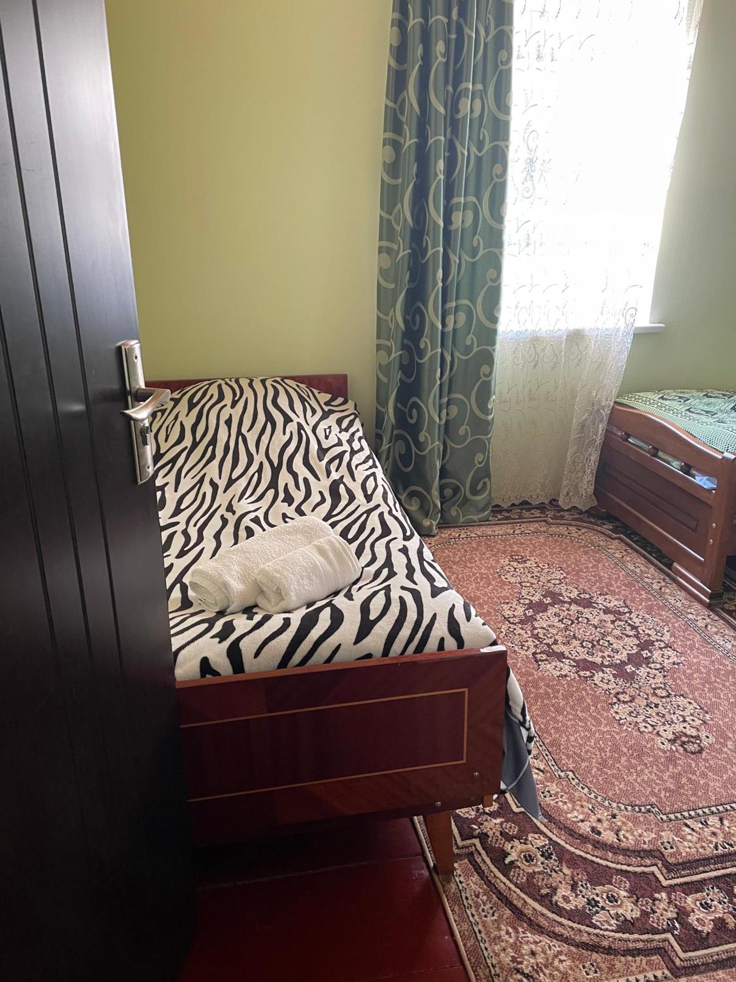 Guesthouse "Megi" Mestia Bagian luar foto