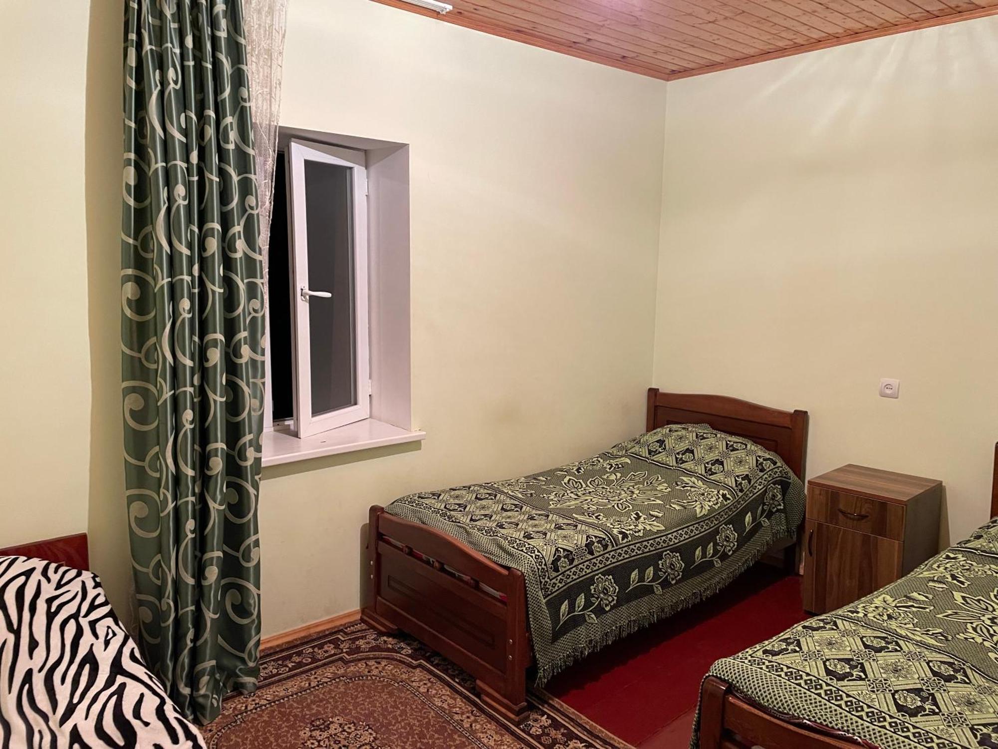 Guesthouse "Megi" Mestia Bagian luar foto