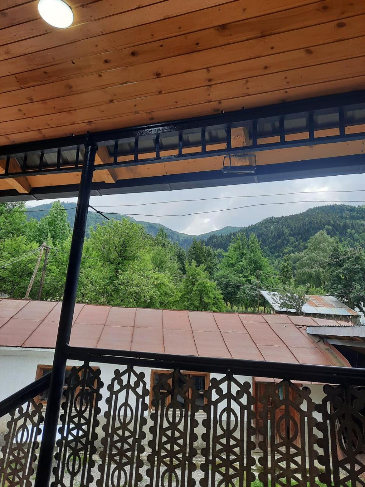 Guesthouse "Megi" Mestia Bagian luar foto