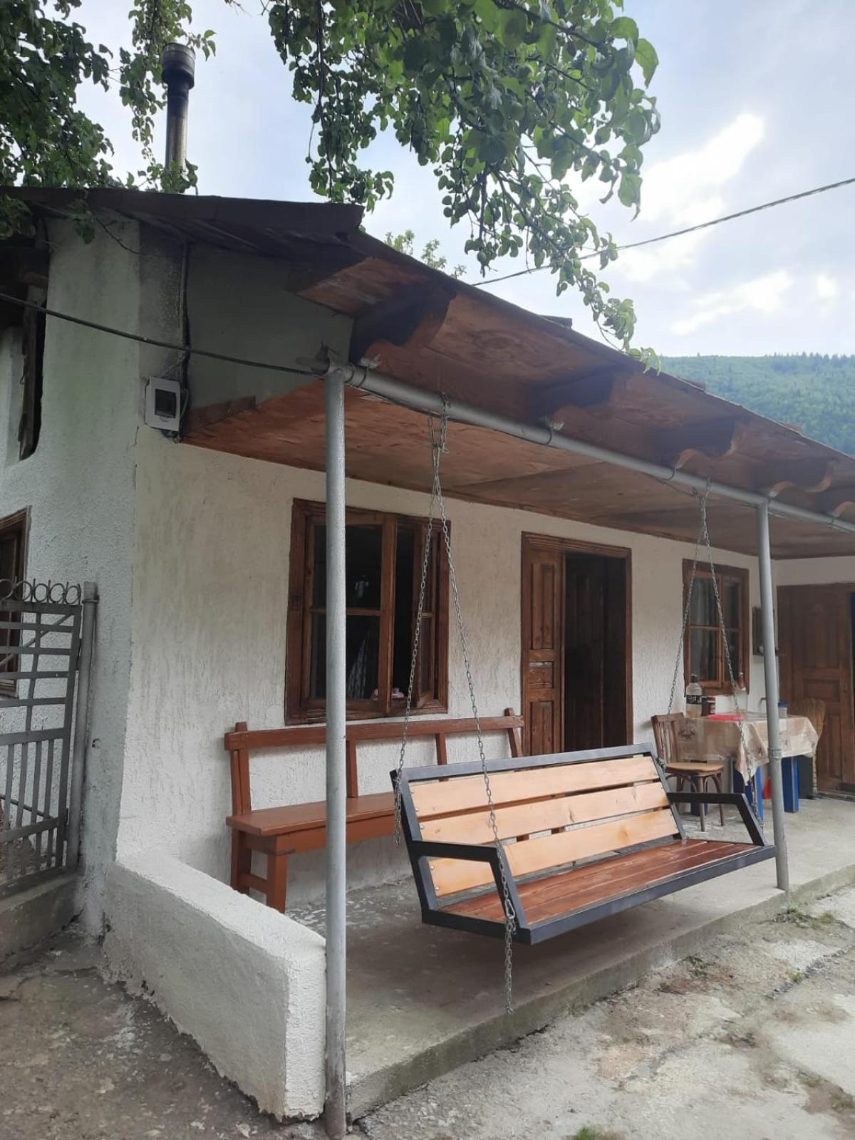 Guesthouse "Megi" Mestia Bagian luar foto
