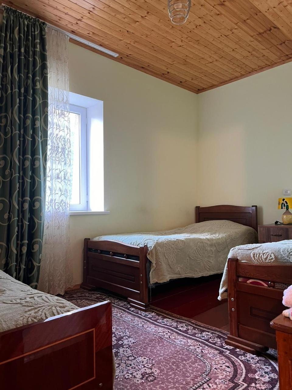 Guesthouse "Megi" Mestia Bagian luar foto